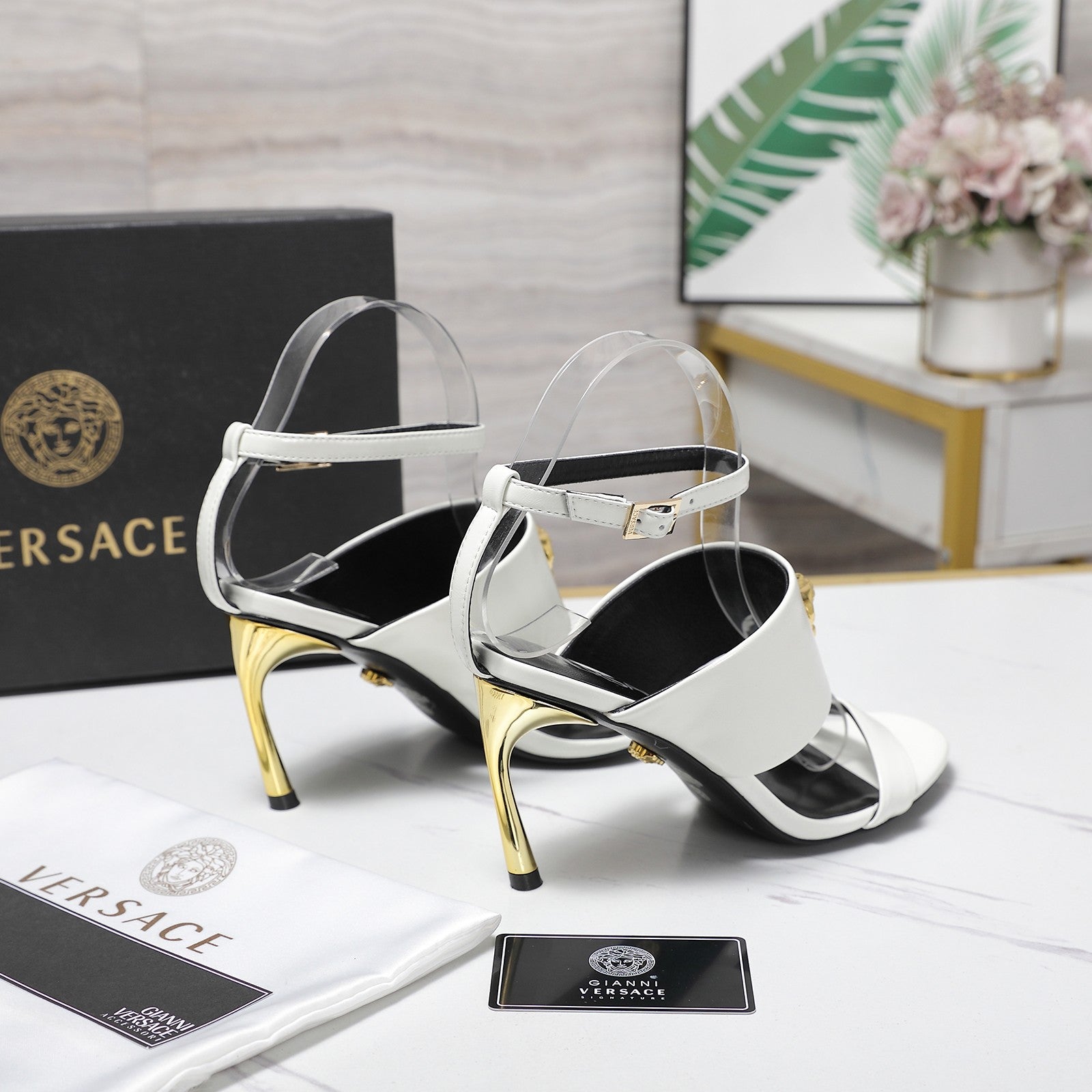 2025SS High-Heel Sandals – Signature Buckle Design