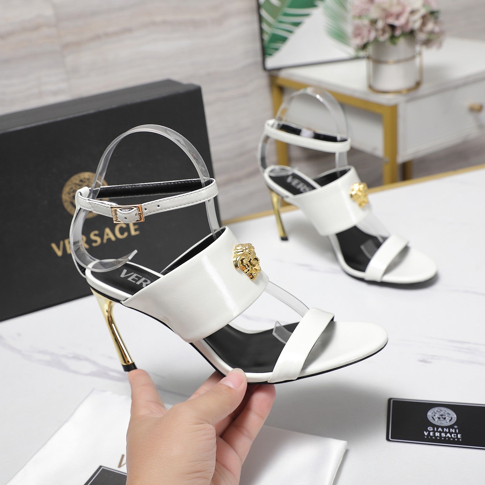 2025SS High-Heel Sandals – Signature Buckle Design