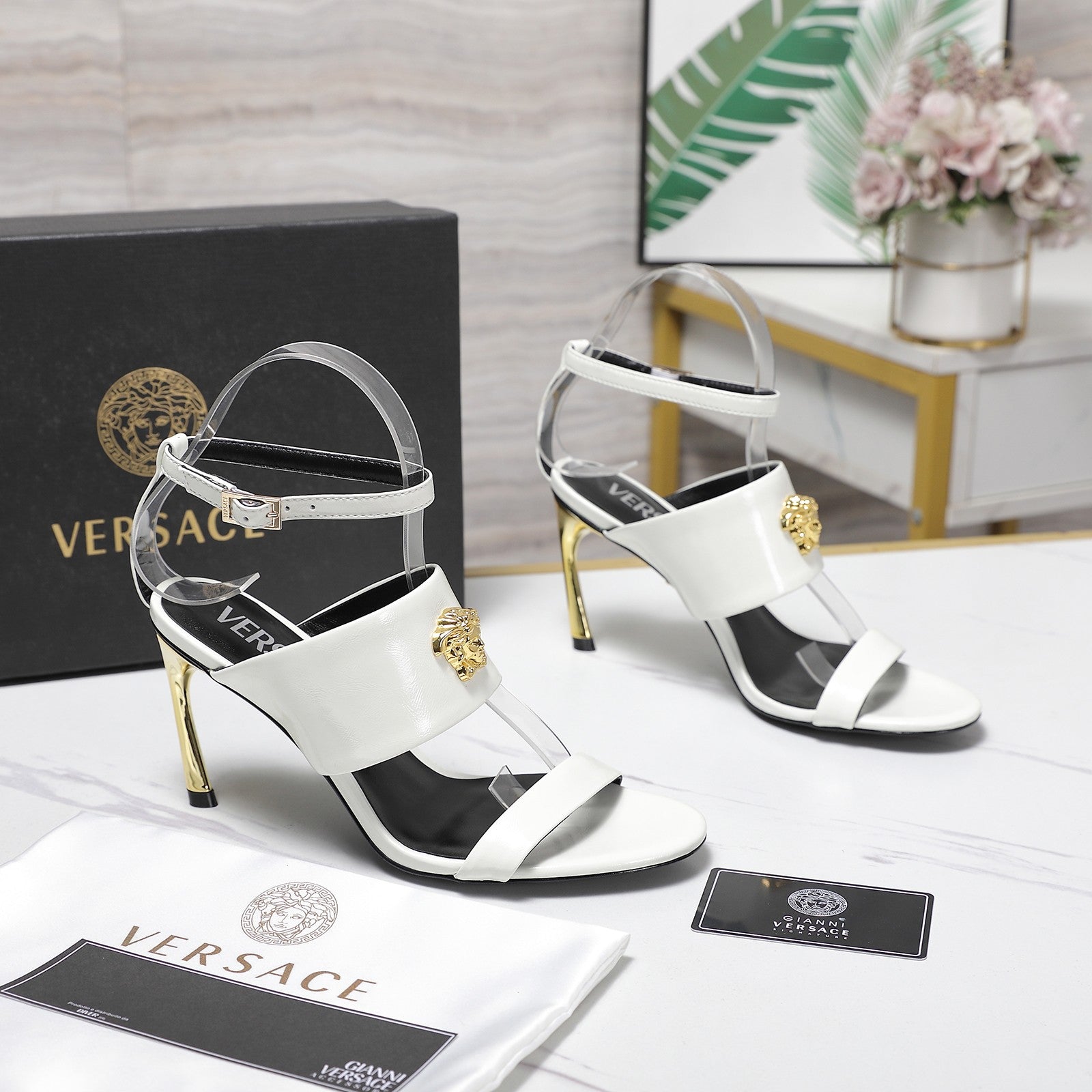 2025SS High-Heel Sandals – Signature Buckle Design