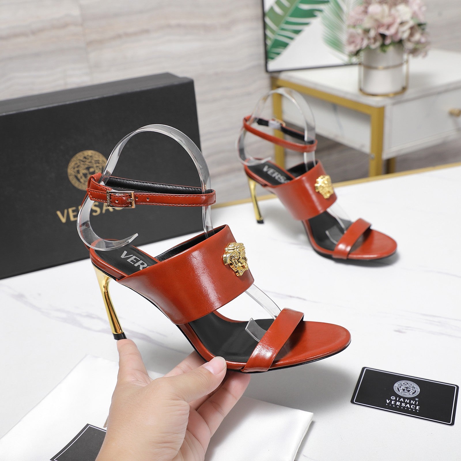 2025SS High-Heel Sandals – Signature Buckle Design