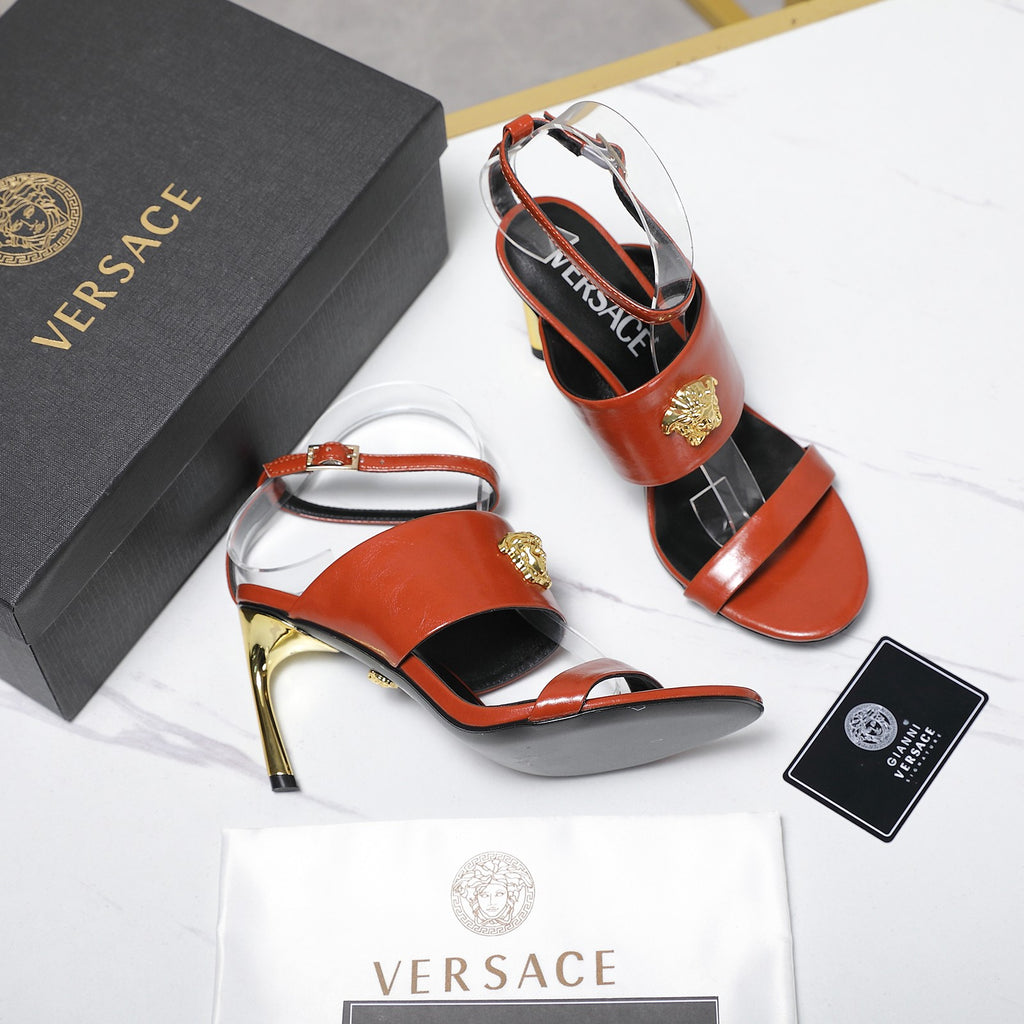 2025SS High-Heel Sandals – Signature Buckle Design