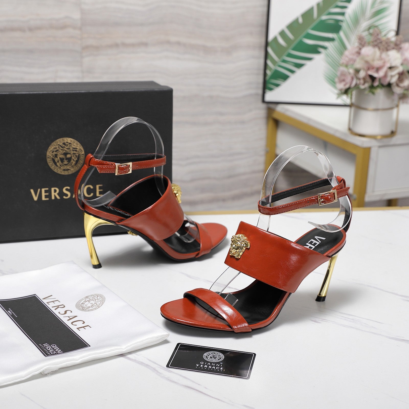 2025SS High-Heel Sandals – Signature Buckle Design