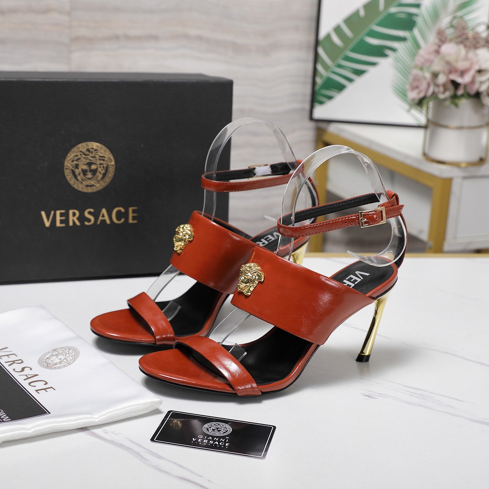 2025SS High-Heel Sandals – Signature Buckle Design