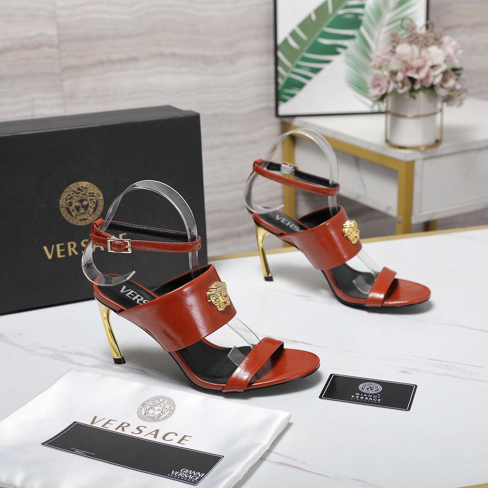 2025SS High-Heel Sandals – Signature Buckle Design