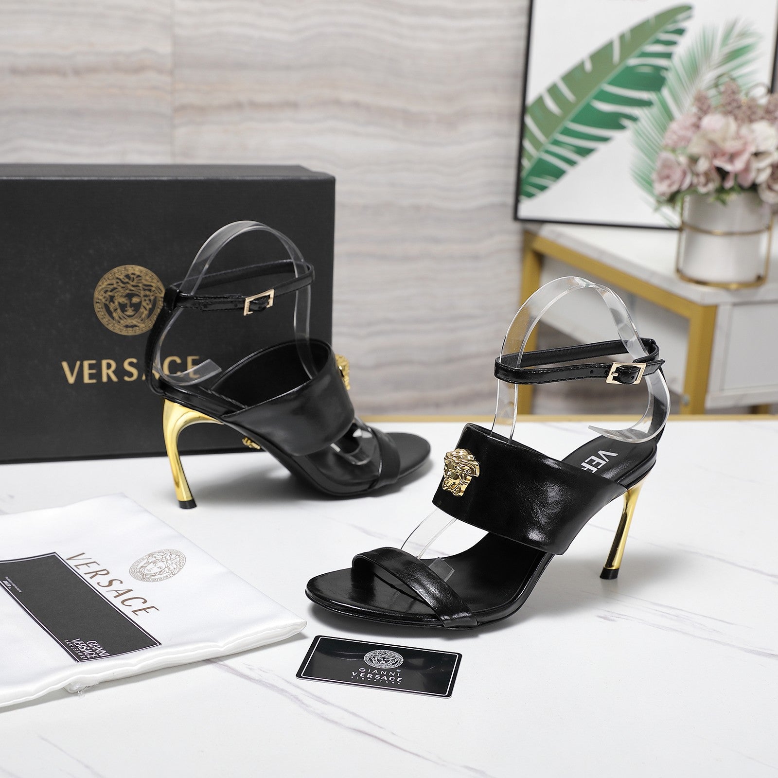 2025SS High-Heel Sandals – Signature Buckle Design
