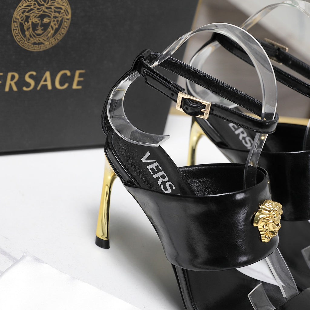 2025SS High-Heel Sandals – Signature Buckle Design