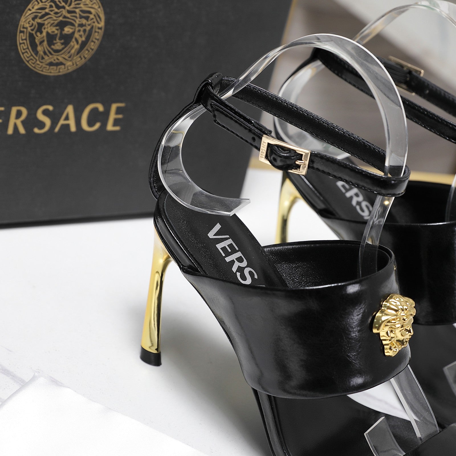 2025SS High-Heel Sandals – Signature Buckle Design