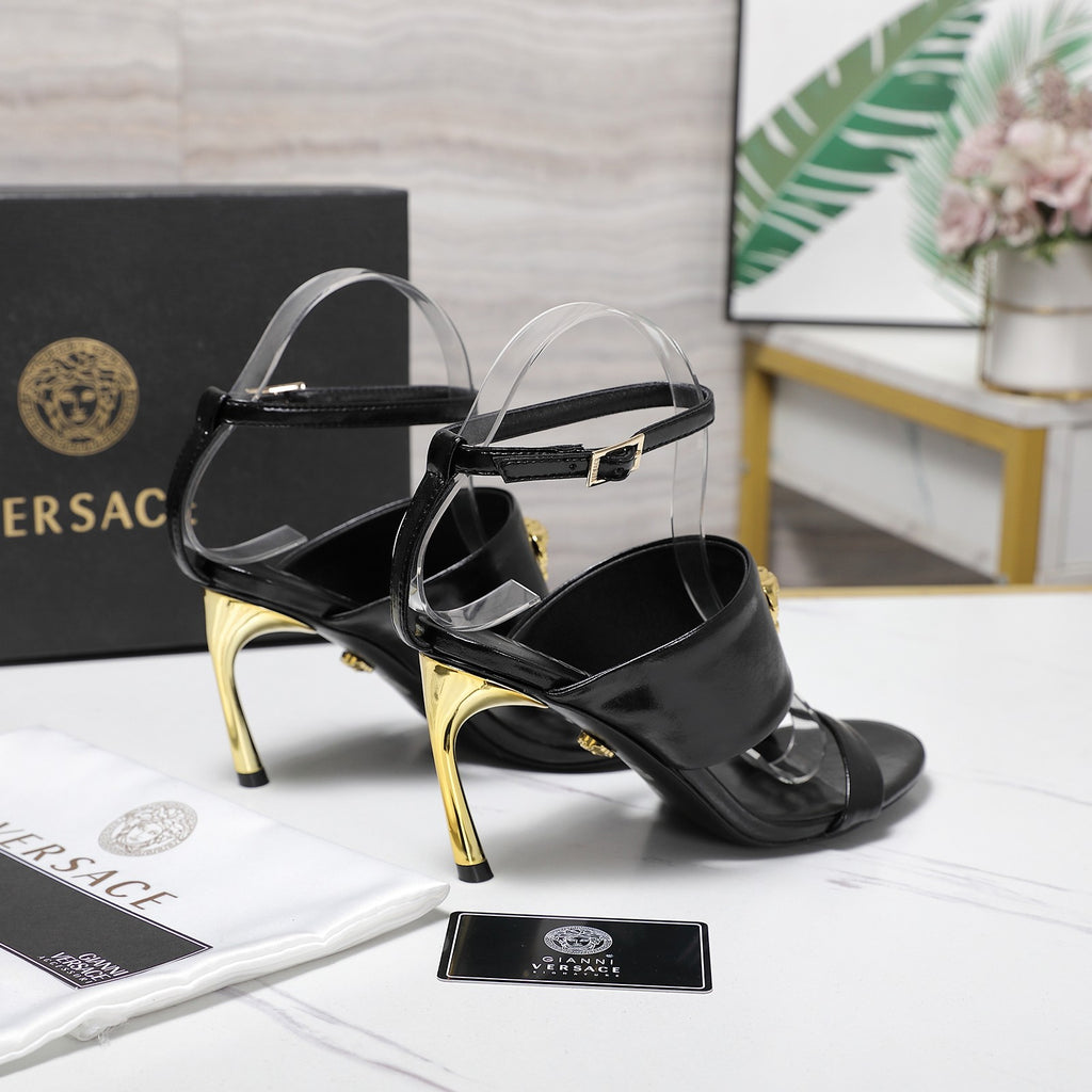 2025SS High-Heel Sandals – Signature Buckle Design