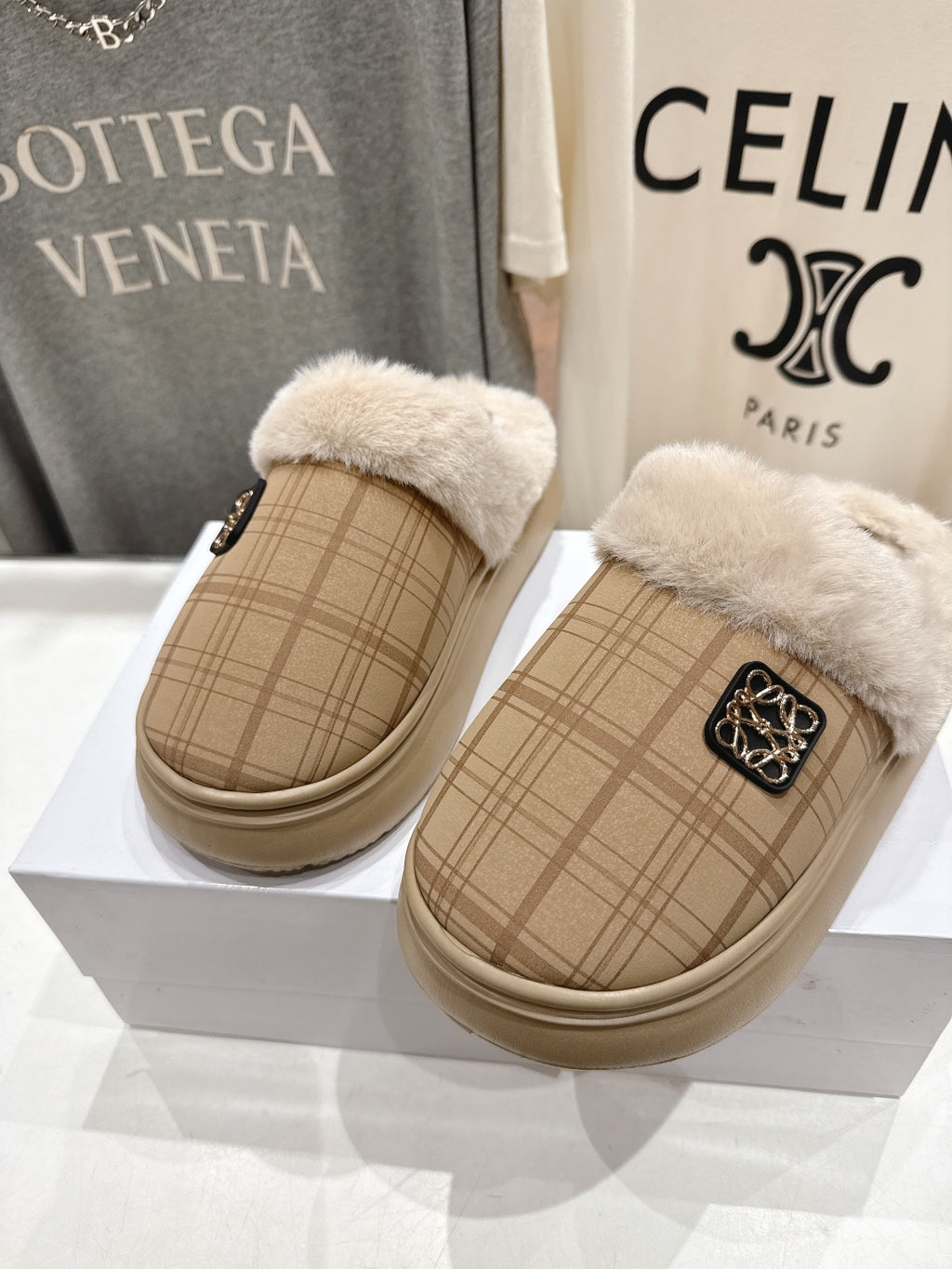 2025 Autumn/Winter Furry Slide Slippers – Cozy & Stylish