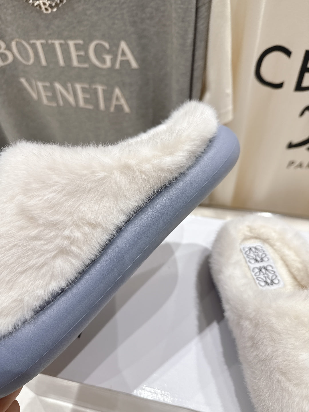 2025 Autumn/Winter Half-Covered Furry Clog Slides