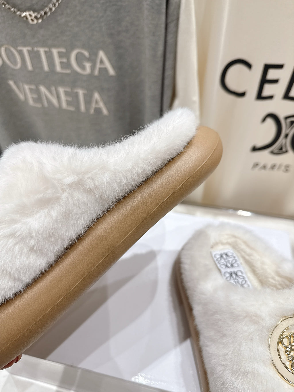 2025 Autumn/Winter Half-Covered Furry Clog Slides