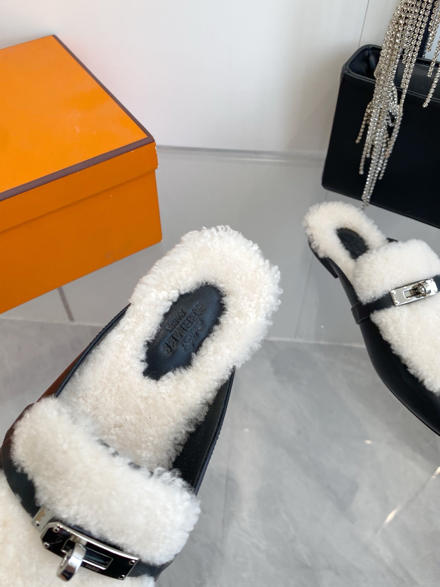 2025 Autumn/Winter Cashmere Fur-Lined Backless Loafers