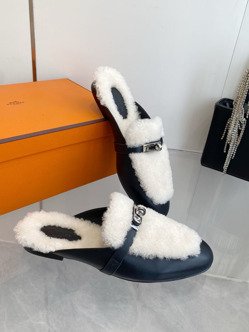 2025 Autumn/Winter Cashmere Fur-Lined Backless Loafers