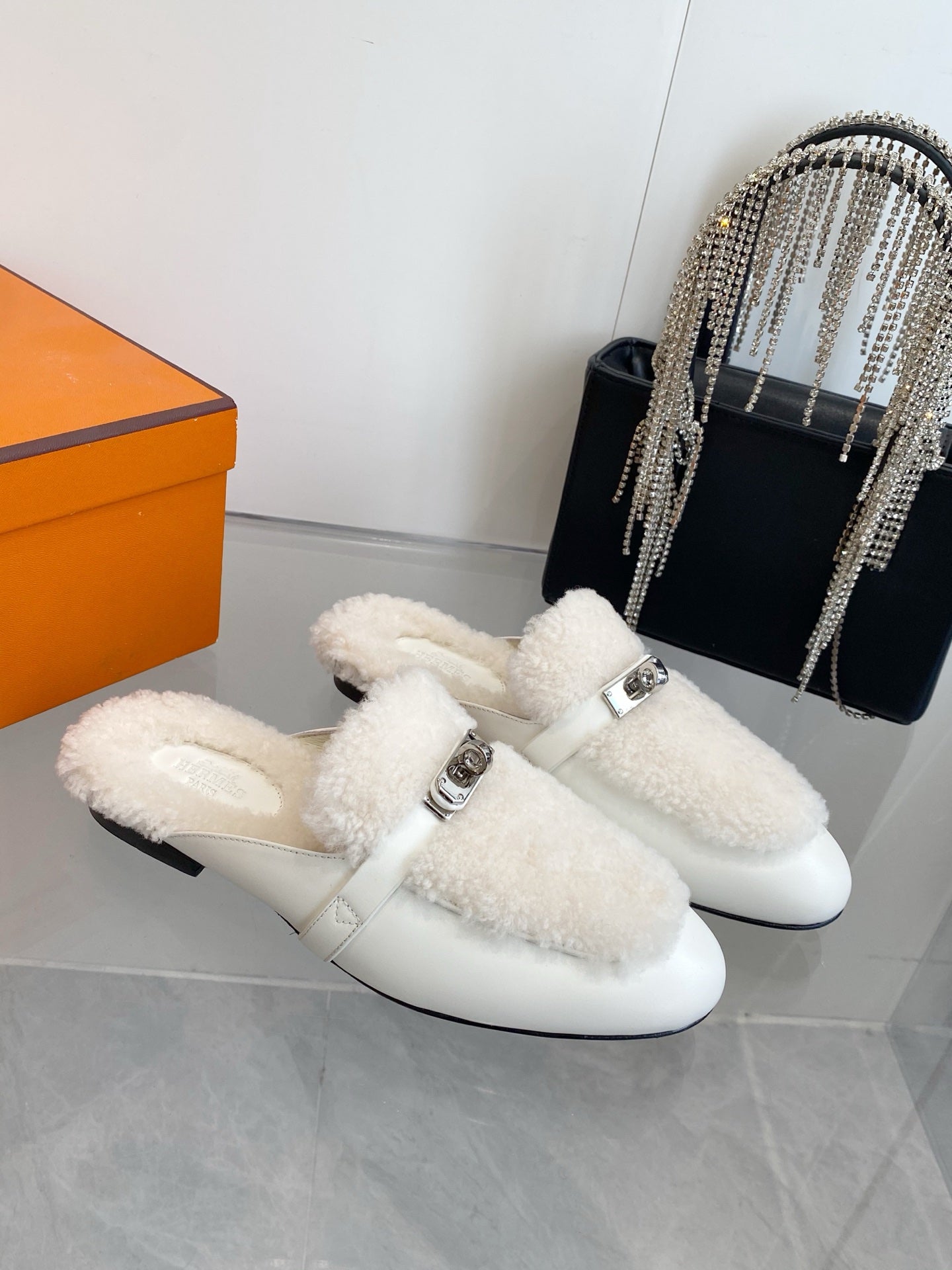 2025 Autumn/Winter Cashmere Fur-Lined Backless Loafers