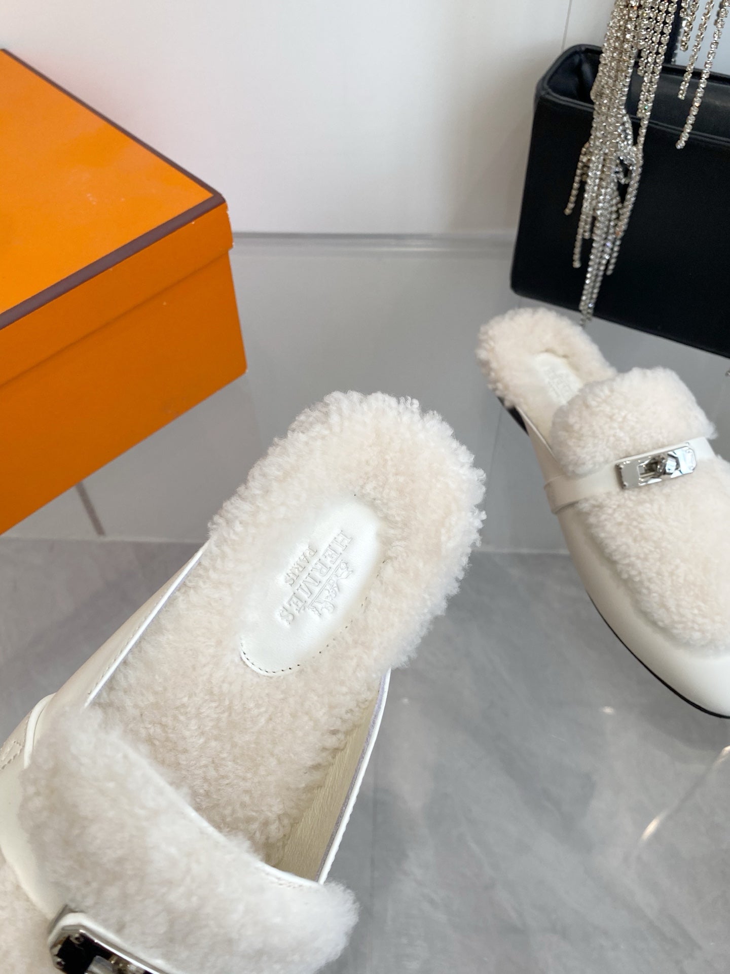 2025 Autumn/Winter Cashmere Fur-Lined Backless Loafers