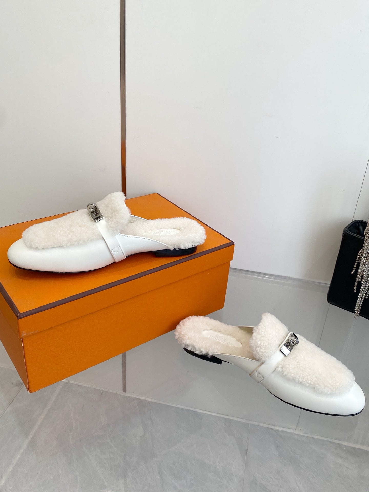 2025 Autumn/Winter Cashmere Fur-Lined Backless Loafers