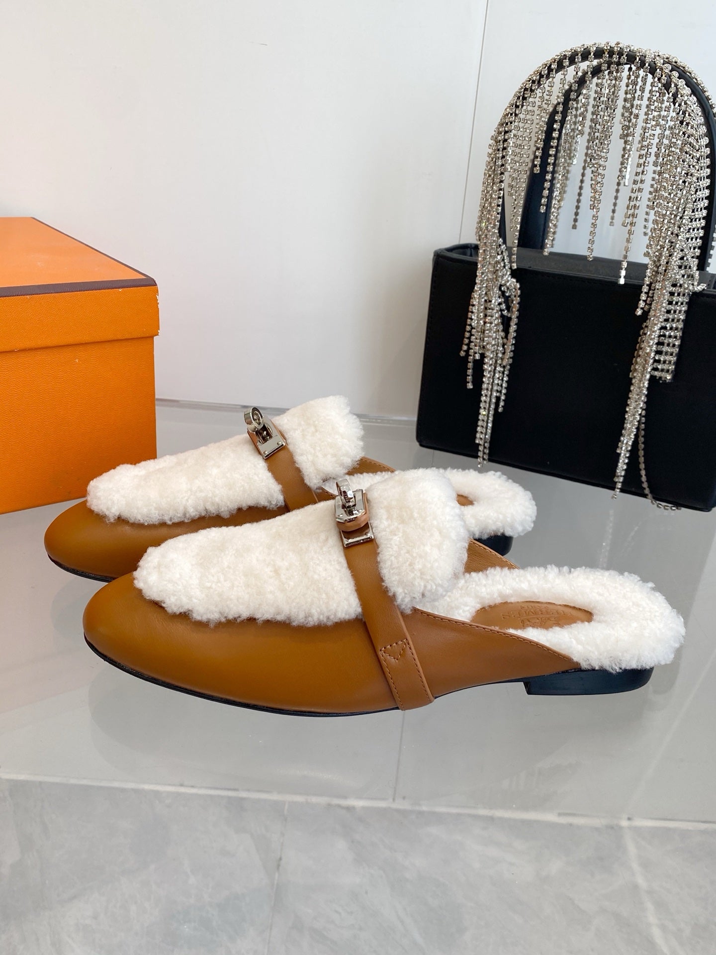2025 Autumn/Winter Cashmere Fur-Lined Backless Loafers