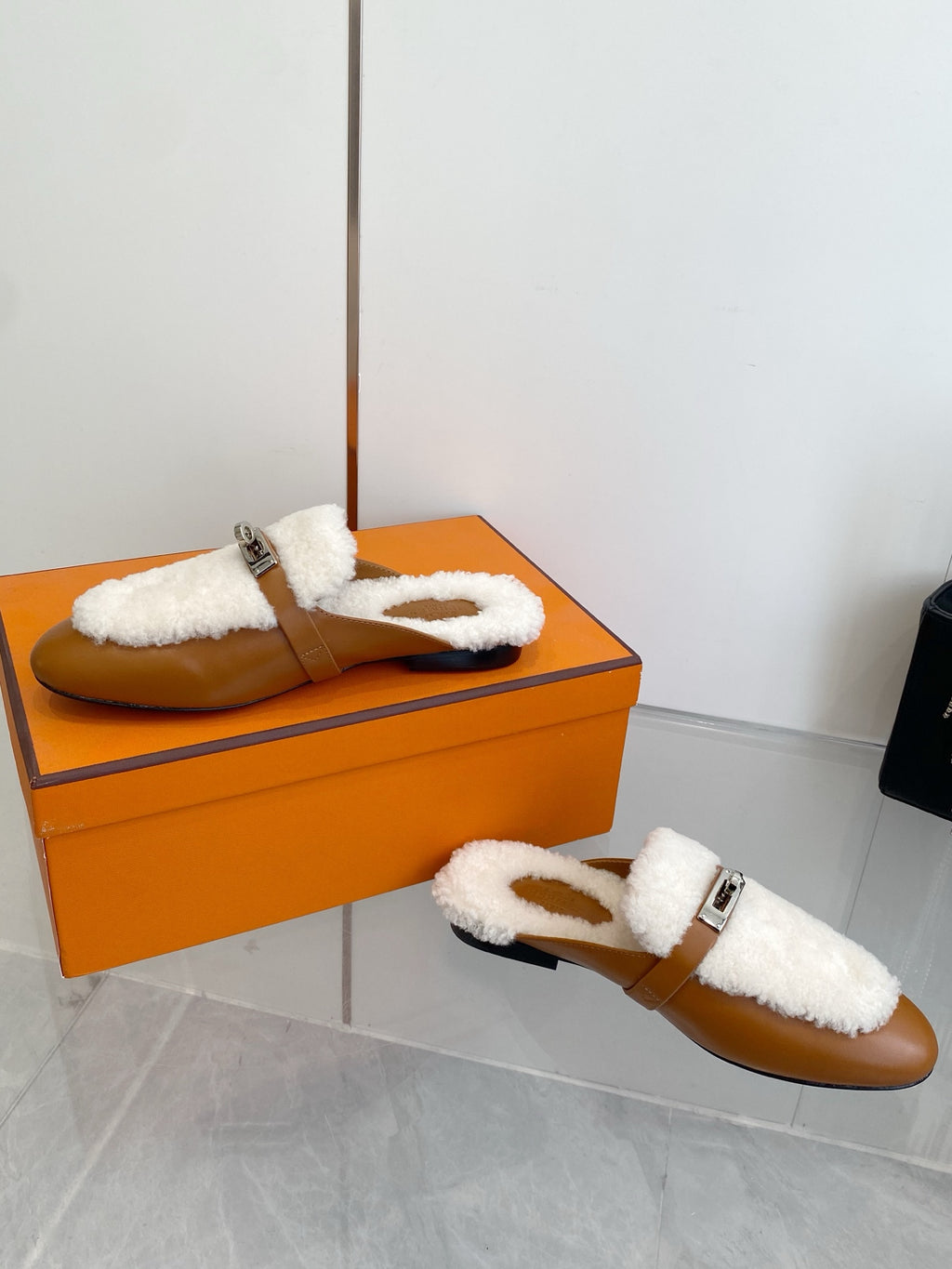 2025 Autumn/Winter Cashmere Fur-Lined Backless Loafers