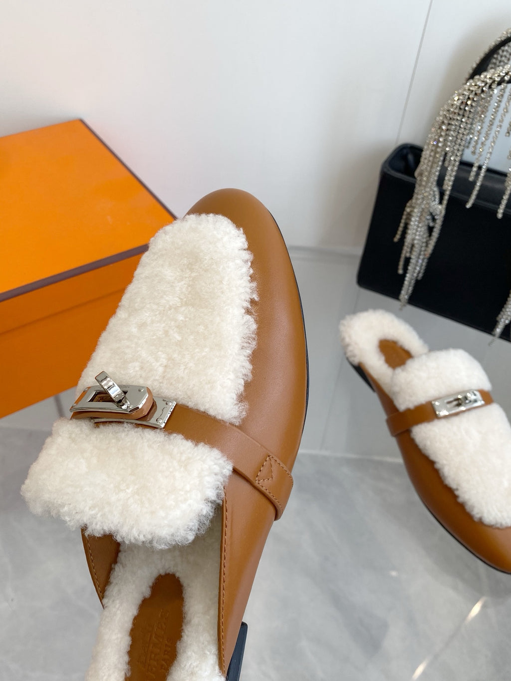 2025 Autumn/Winter Cashmere Fur-Lined Backless Loafers