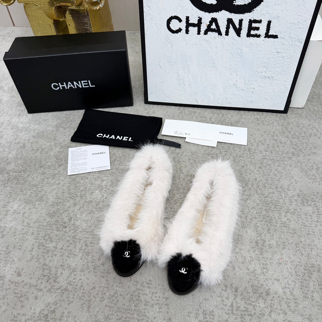 Premium Vintage-Inspired Fur Loafers