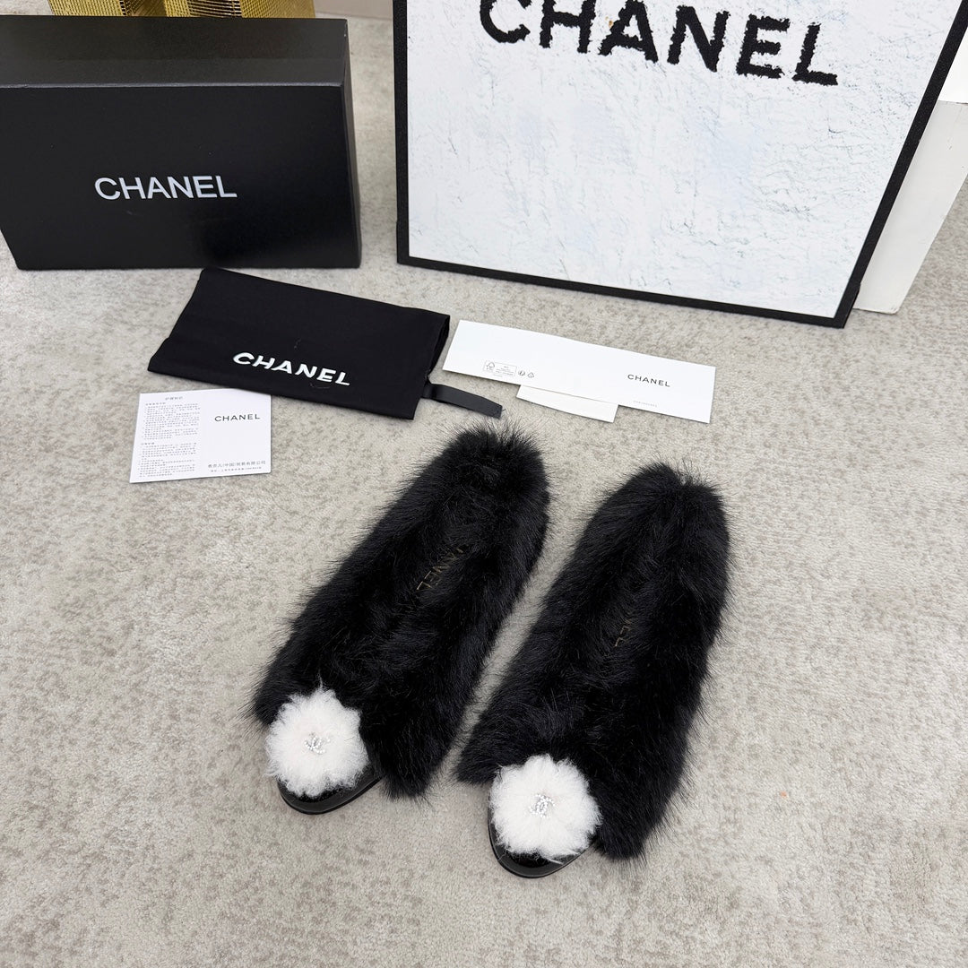 Premium Vintage-Inspired Fur Loafers