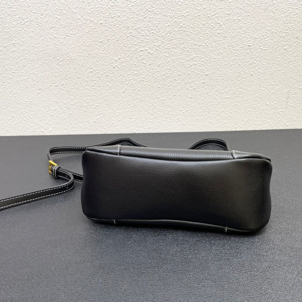 Premium Croissant-Style Shoulder Bag | New Arrival