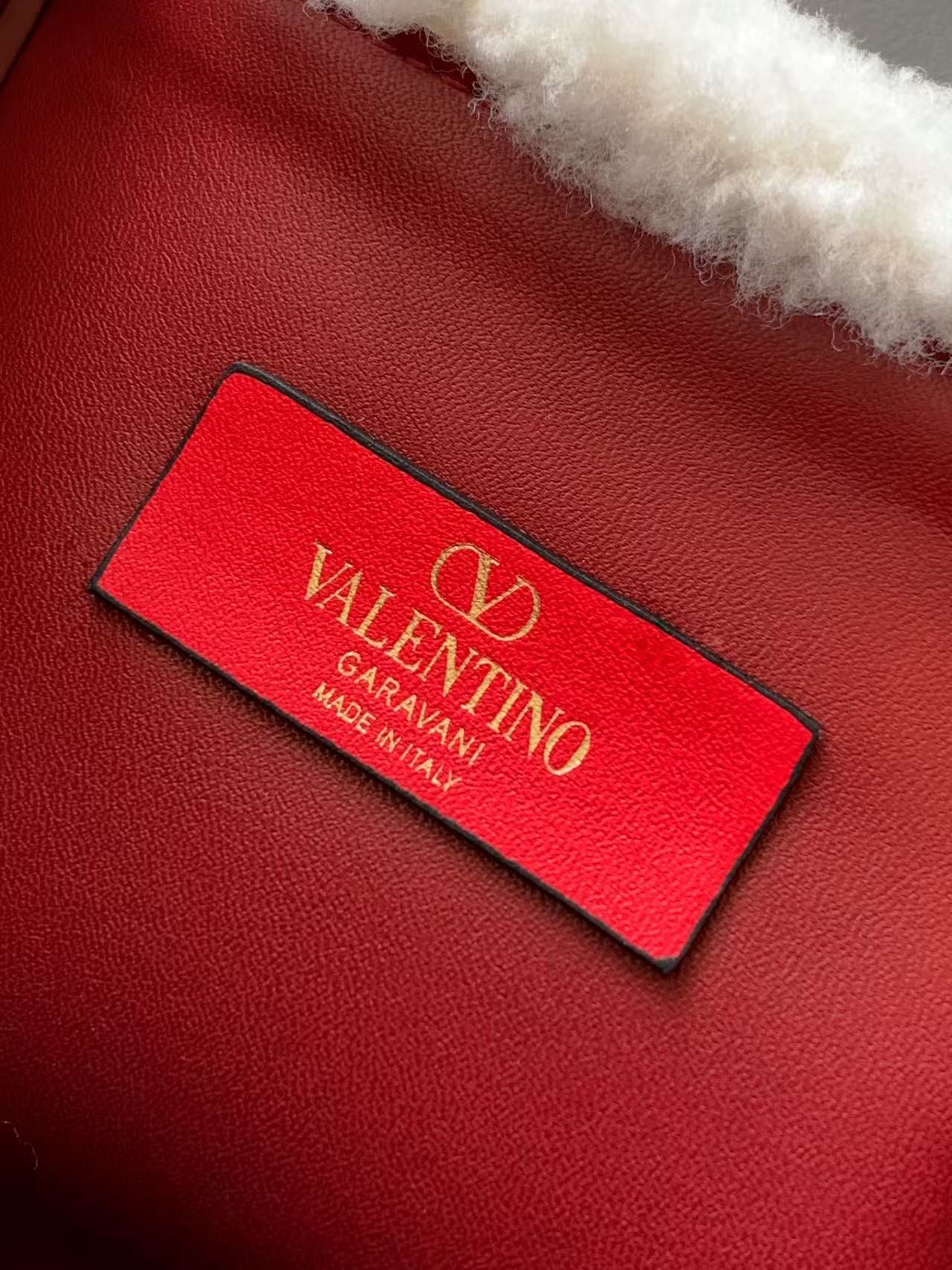 New Embroidered Leather Shopping Bag with Fur Details