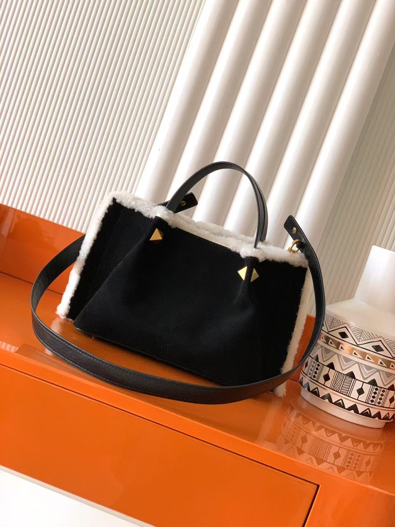 New Embroidered Leather Shopping Bag with Fur Details