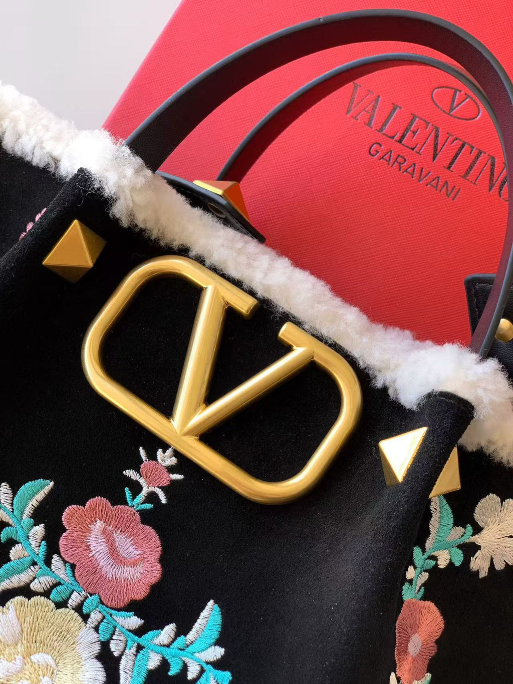 New Embroidered Leather Shopping Bag with Fur Details
