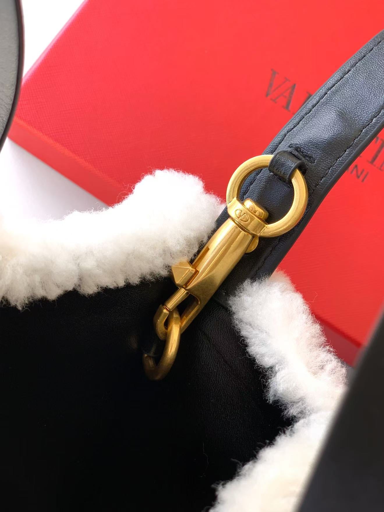 New Embroidered Leather Shopping Bag with Fur Details
