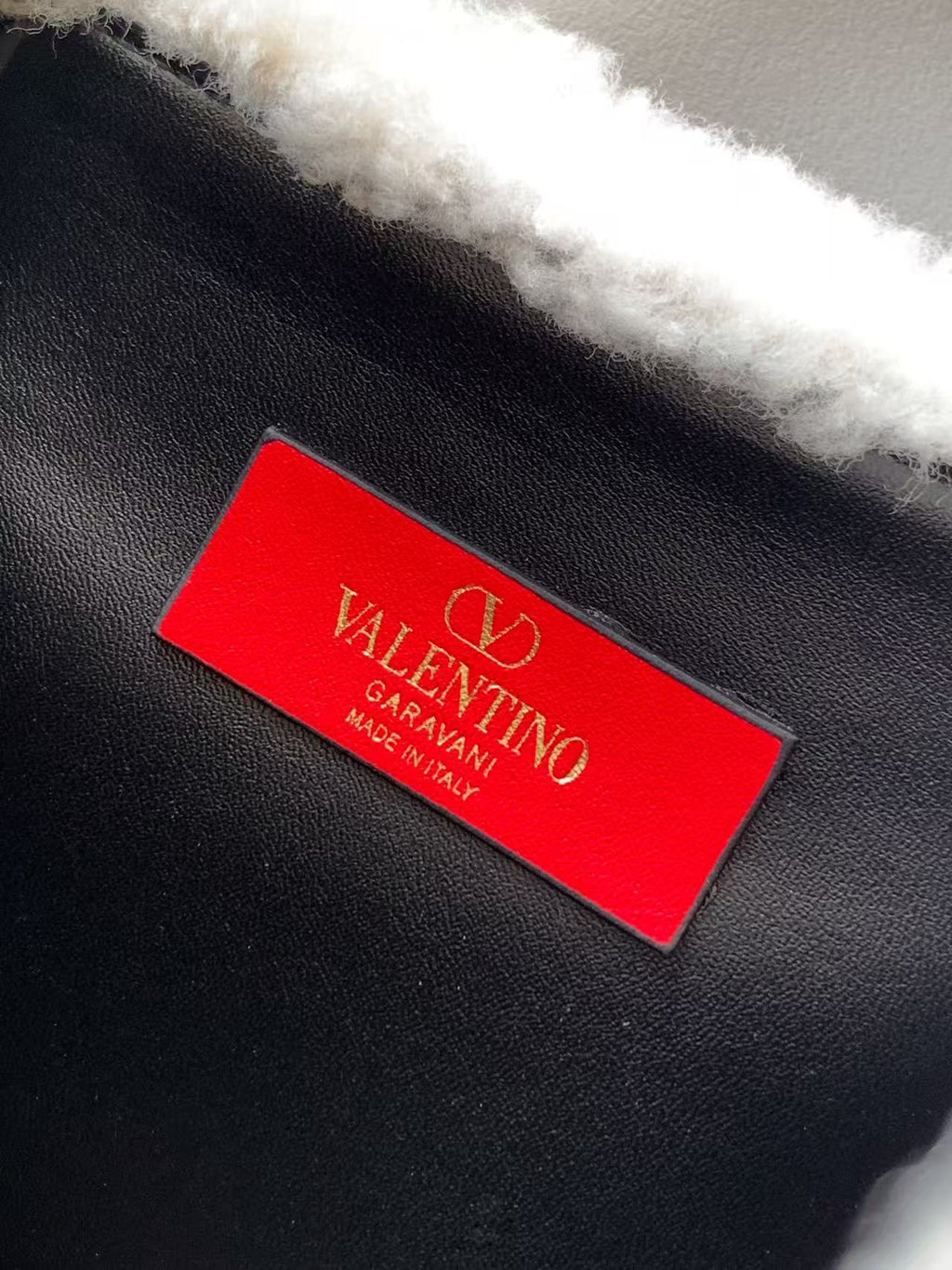 New Embroidered Leather Shopping Bag with Fur Details