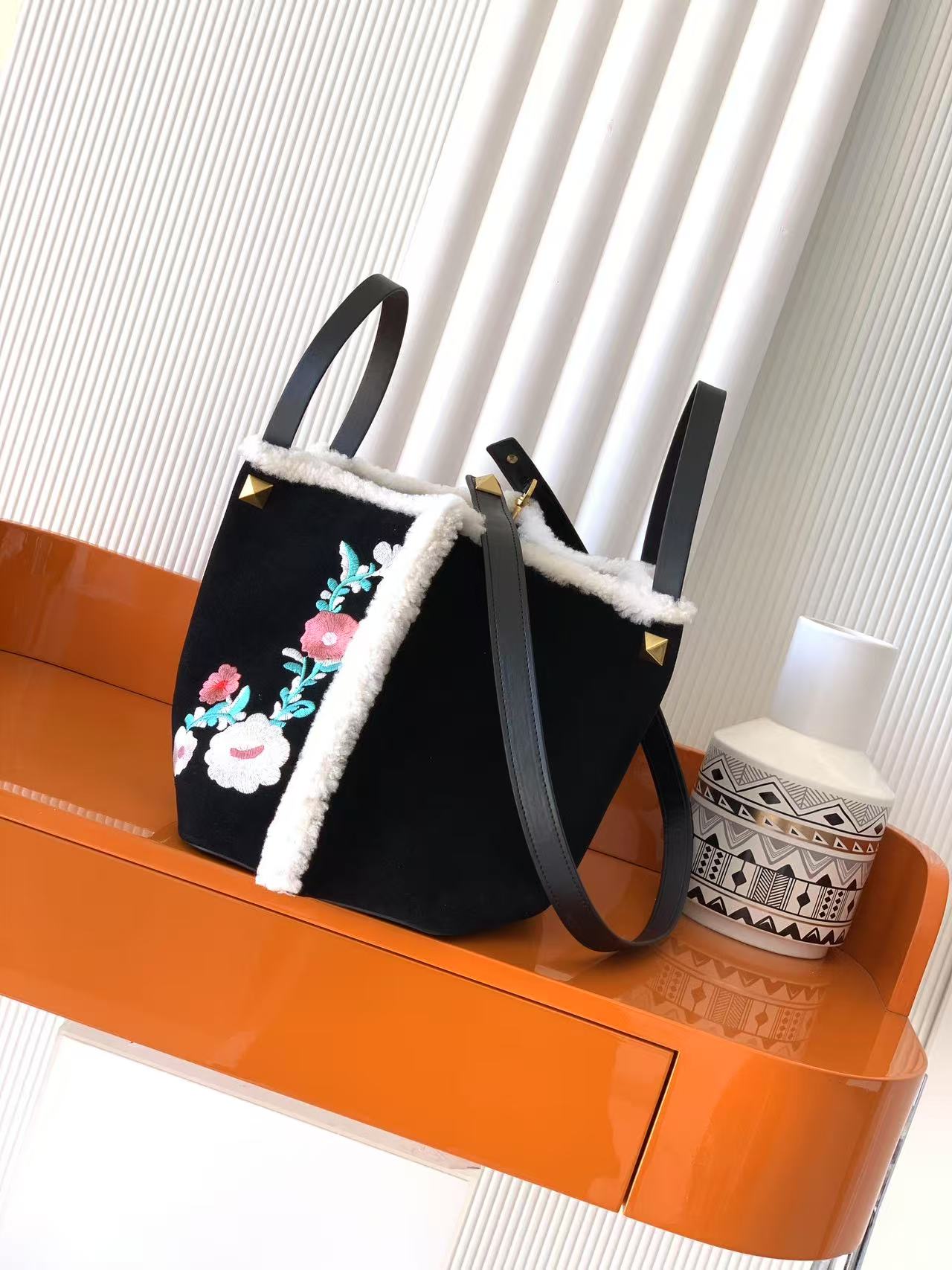 New Embroidered Leather Shopping Bag with Fur Details