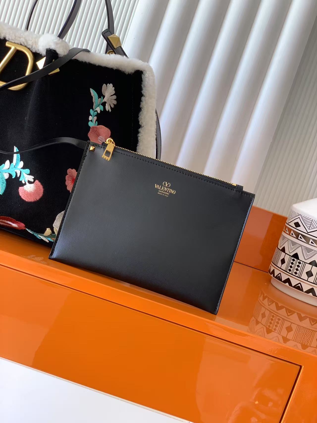 New Embroidered Leather Shopping Bag with Fur Details