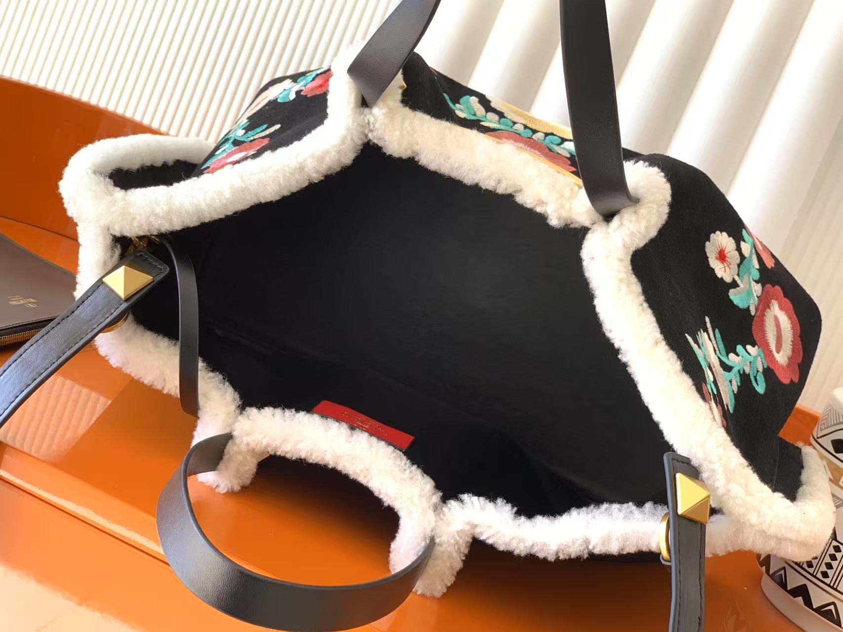 New Embroidered Leather Shopping Bag with Fur Details
