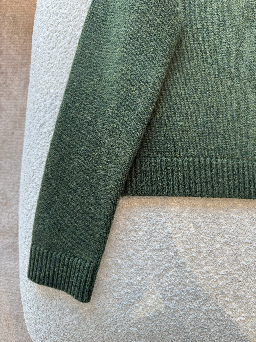 Cropped Retro Green Wool-Blend Sweater – Fall/Winter Essential