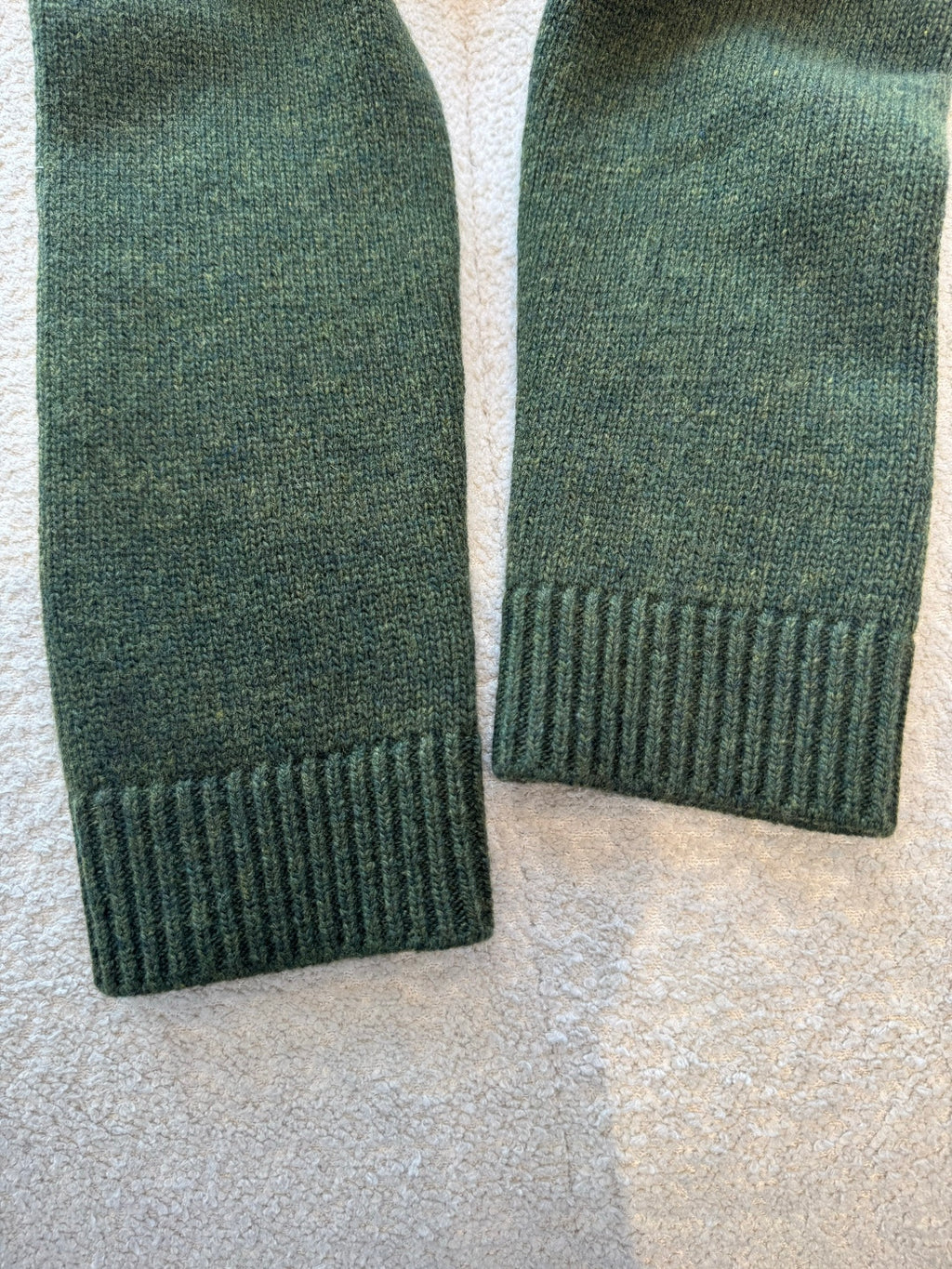 Cropped Retro Green Wool-Blend Sweater – Fall/Winter Essential