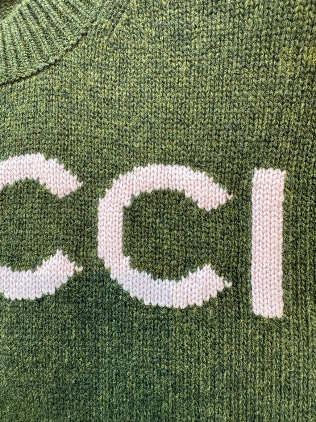 Cropped Retro Green Wool-Blend Sweater – Fall/Winter Essential