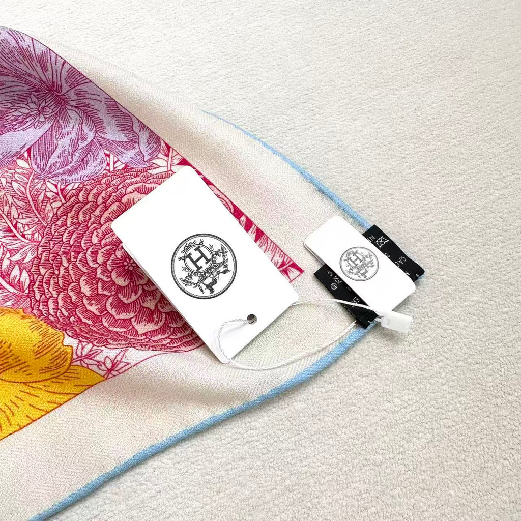 New Luxury Double-Sided Cashmere & Silk Square Scarf — 135 × 135 cm