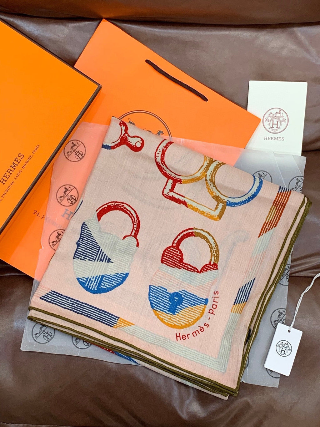 New Luxury Double-Sided Cashmere & Silk Square Scarf — 135 × 135 cm (Copy)
