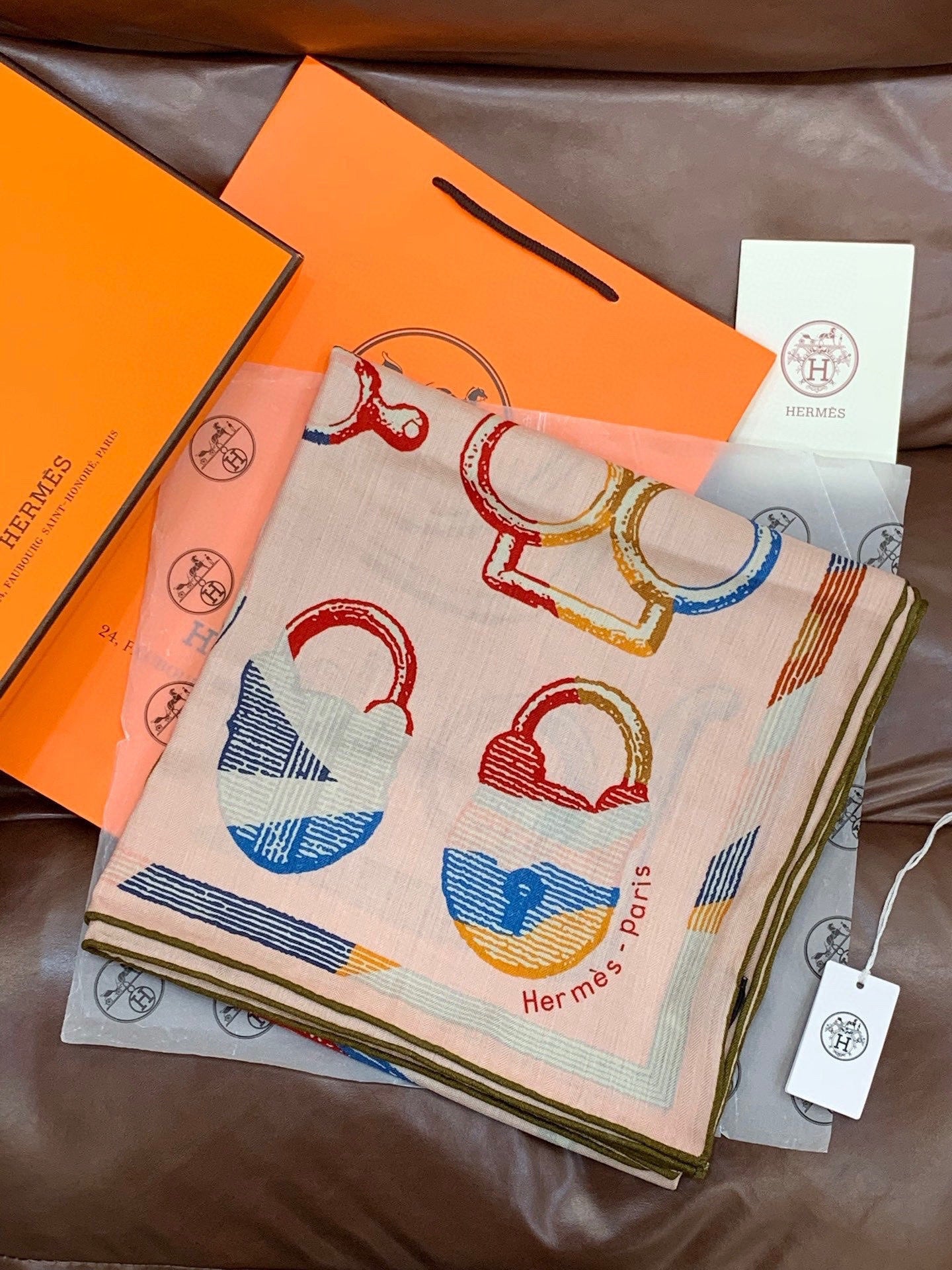 New Luxury Double-Sided Cashmere & Silk Square Scarf — 135 × 135 cm (Copy)
