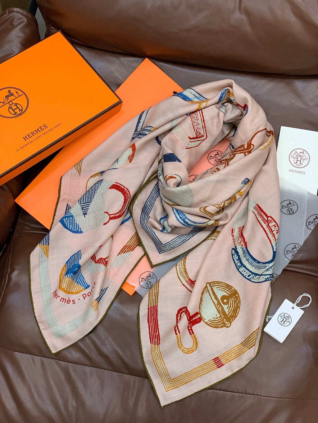 New Luxury Double-Sided Cashmere & Silk Square Scarf — 135 × 135 cm (Copy)