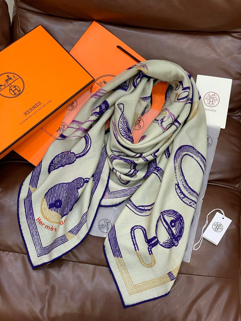 New Luxury Double-Sided Cashmere & Silk Square Scarf — 135 × 135 cm (Copy)