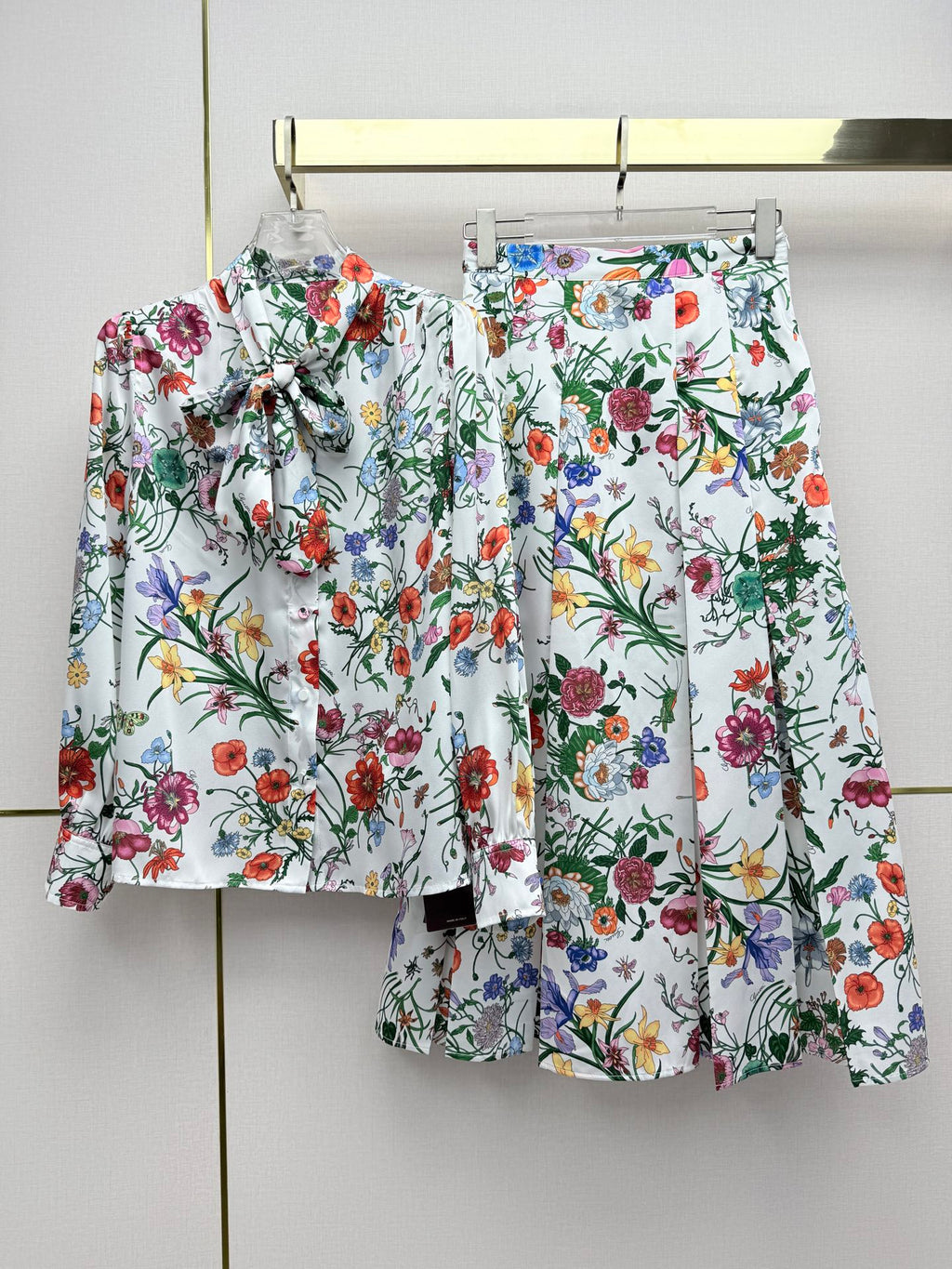 Floral Two-Piece Set – Vintage Shirt & Pleated Midi Skirt