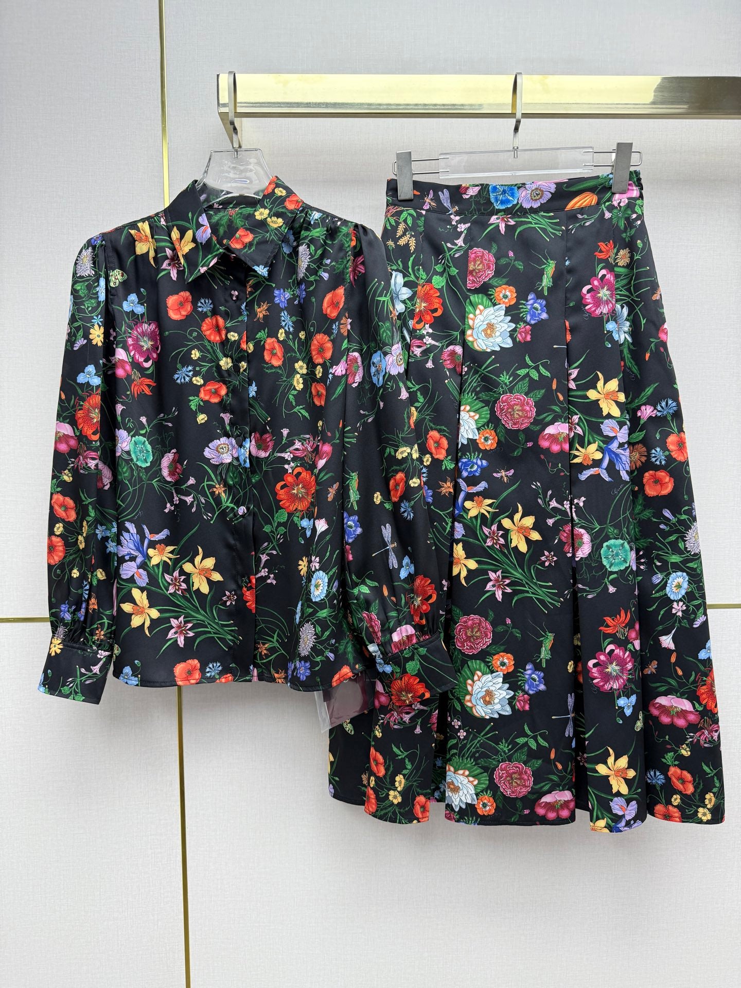 Floral Two-Piece Set – Vintage Shirt & Pleated Midi Skirt