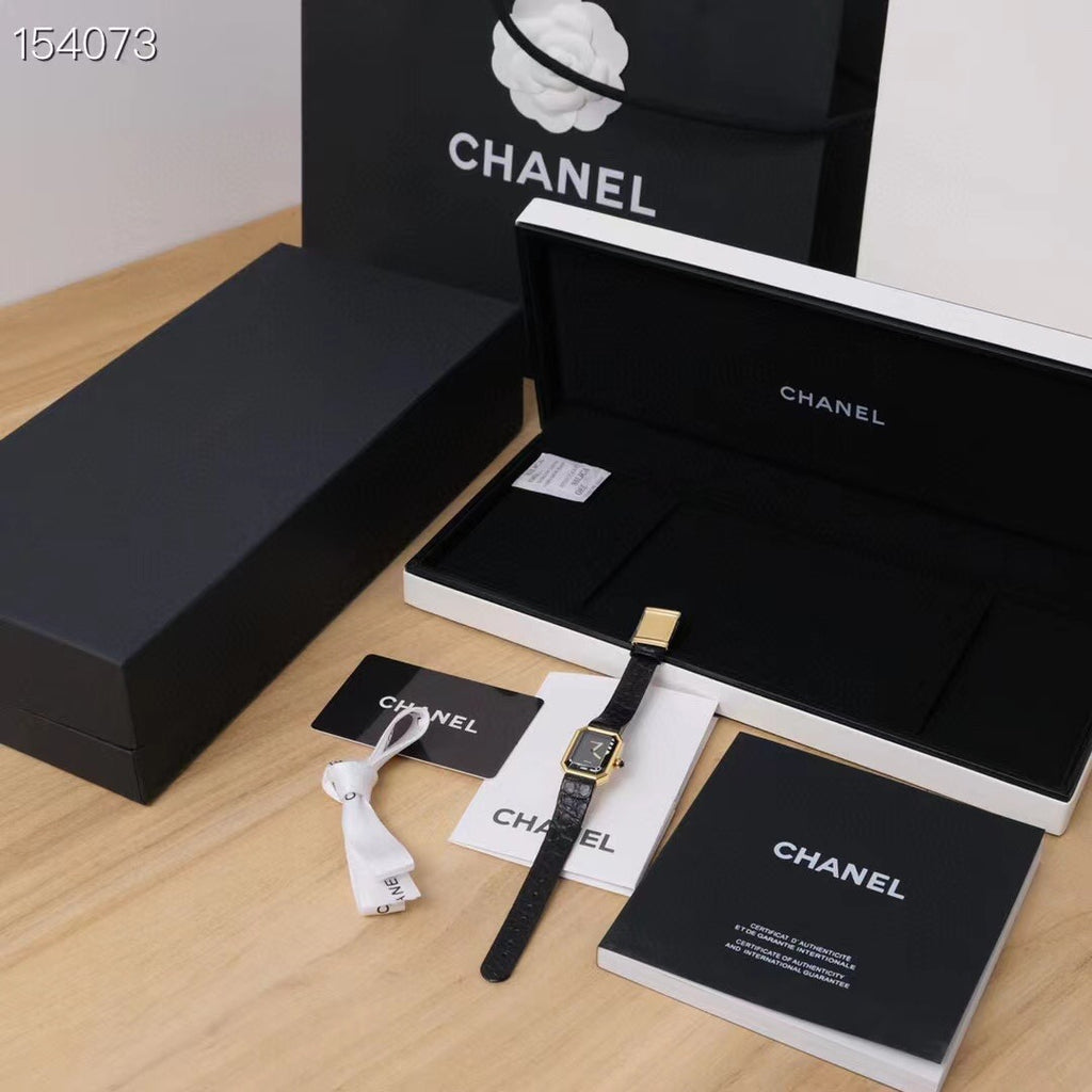 Premium Women’s Quartz Watch – Elegant Black & Gold Square Design