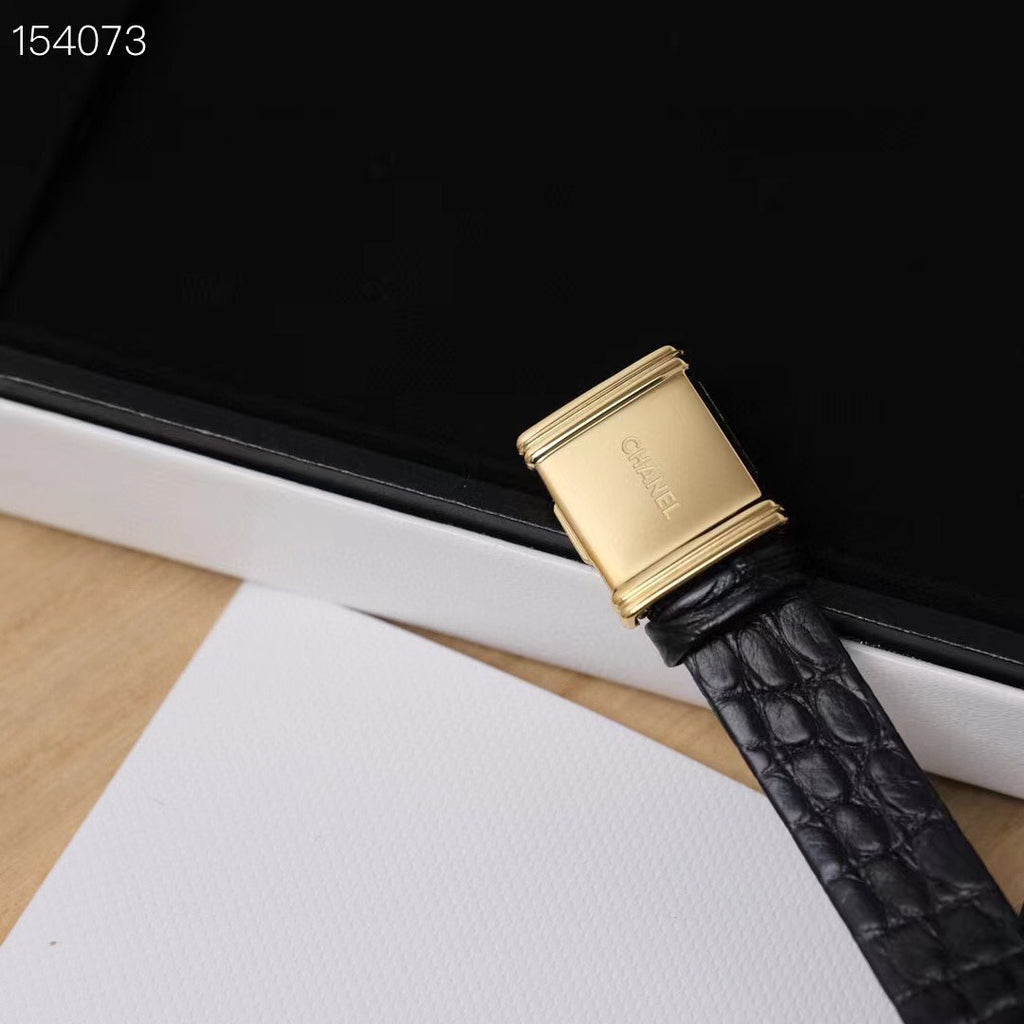Premium Women’s Quartz Watch – Elegant Black & Gold Square Design