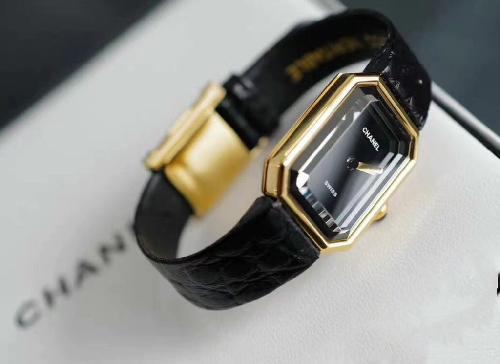 Premium Women’s Quartz Watch – Elegant Black & Gold Square Design