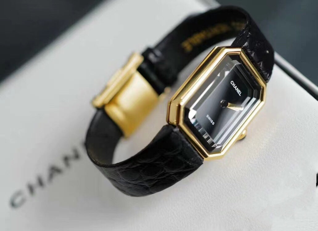 Premium Women’s Quartz Watch – Elegant Black & Gold Square Design