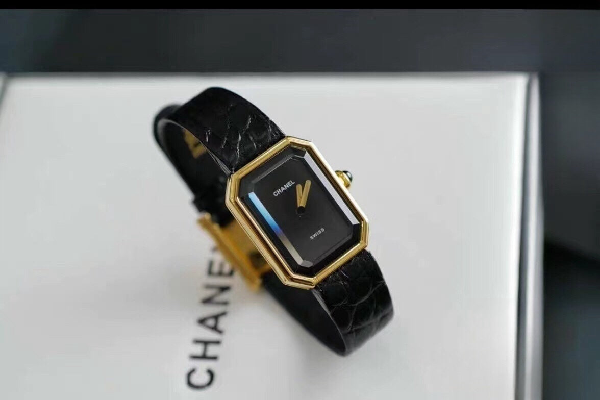 Premium Women’s Quartz Watch – Elegant Black & Gold Square Design
