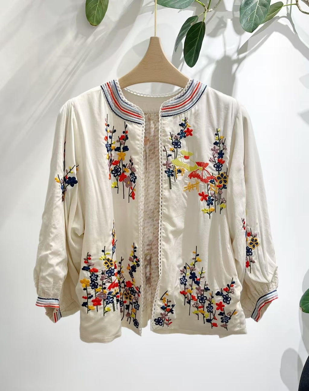 🆕 Floral Embroidered Jacket 🌸